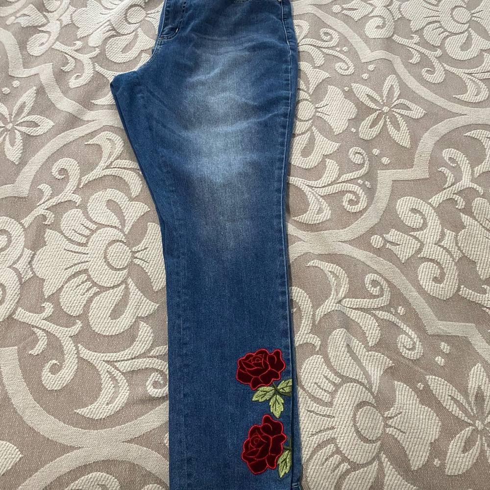 Rose embroidered jeans